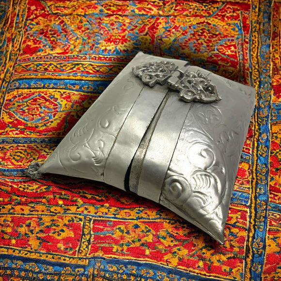 Vintage Byzantine Silver Tone Metal Hinged Pillow Purse Tiny Velvet Lined - Picture 4 of 7